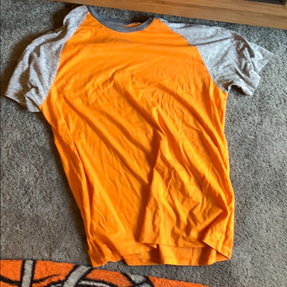 Old Navy T Shirt